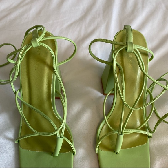Gorgeous green lace up heels - Picture 3 of 6